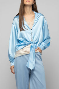 Blouse Taeva en soie avec pans à nouer à la taille  - Ciel