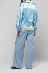 Blouse Taeva en soie avec pans à nouer à la taille  - Ciel