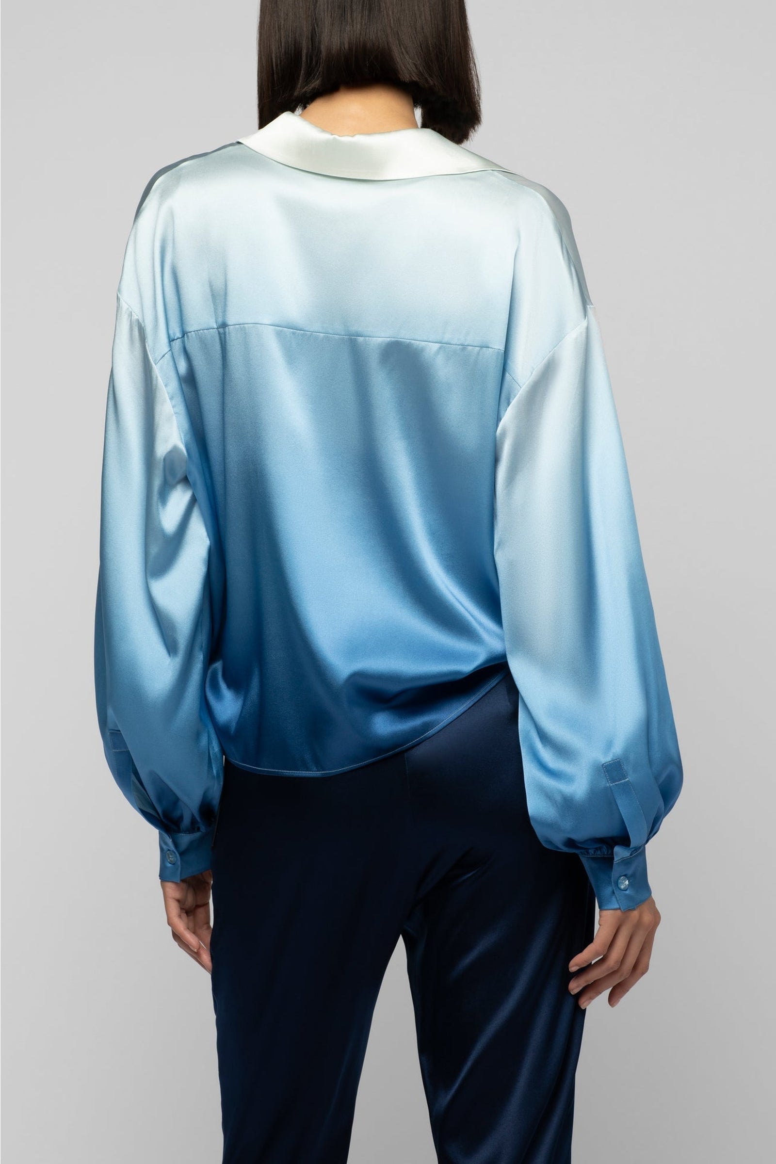 Taeva blouse in silk with ties at waist - Tie & Dye Blue