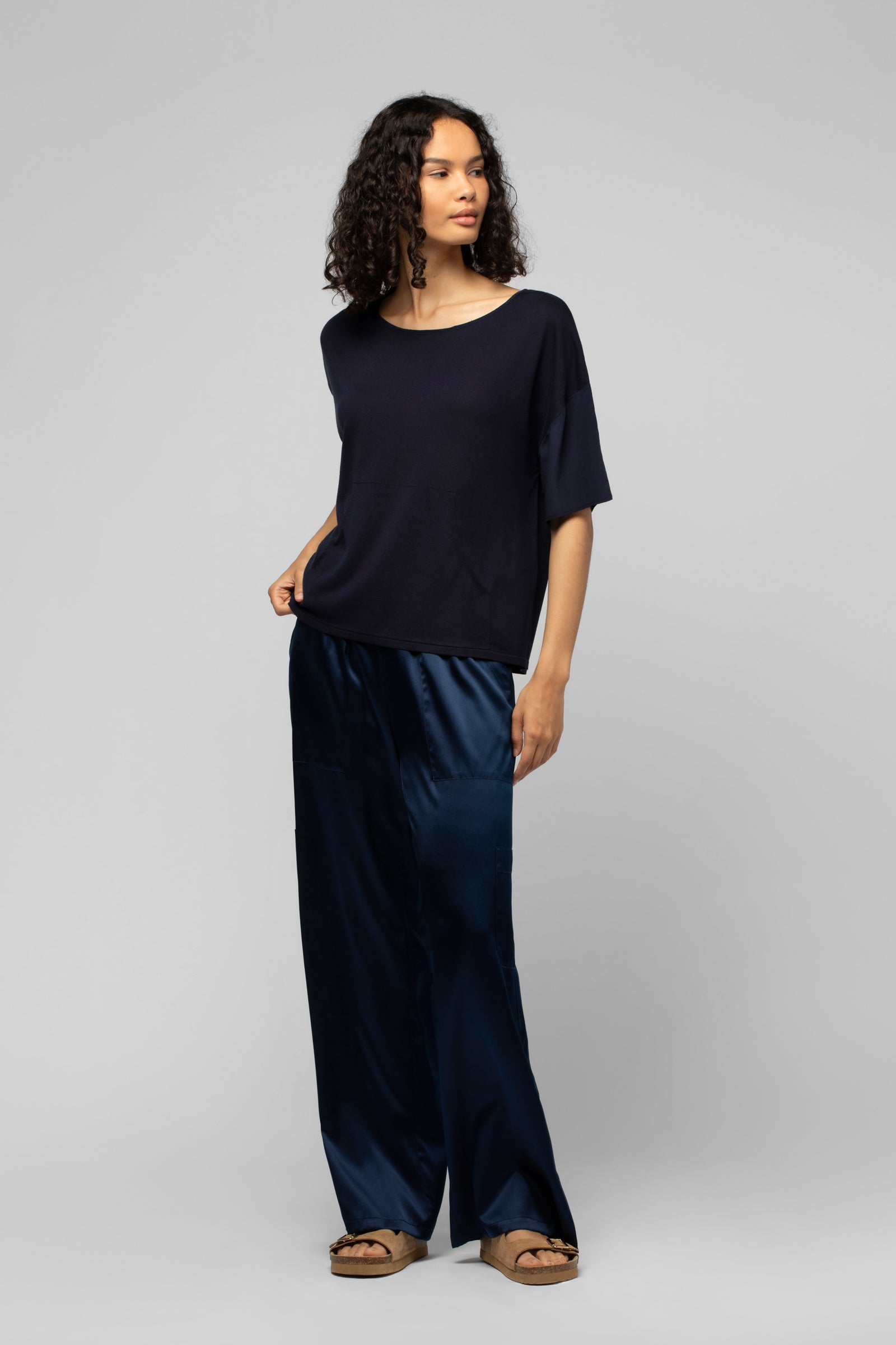 12 QTY NEW TSHIRT AVEC MANCHES EN SOIE