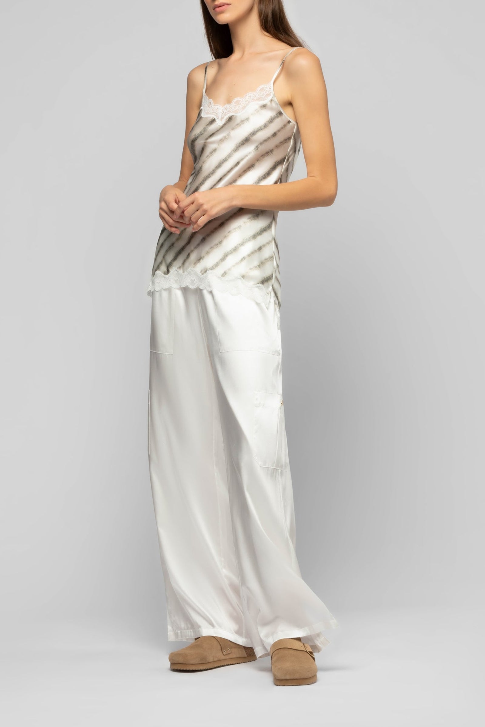 11 QTY NEW TOP AVEC DENTELLE