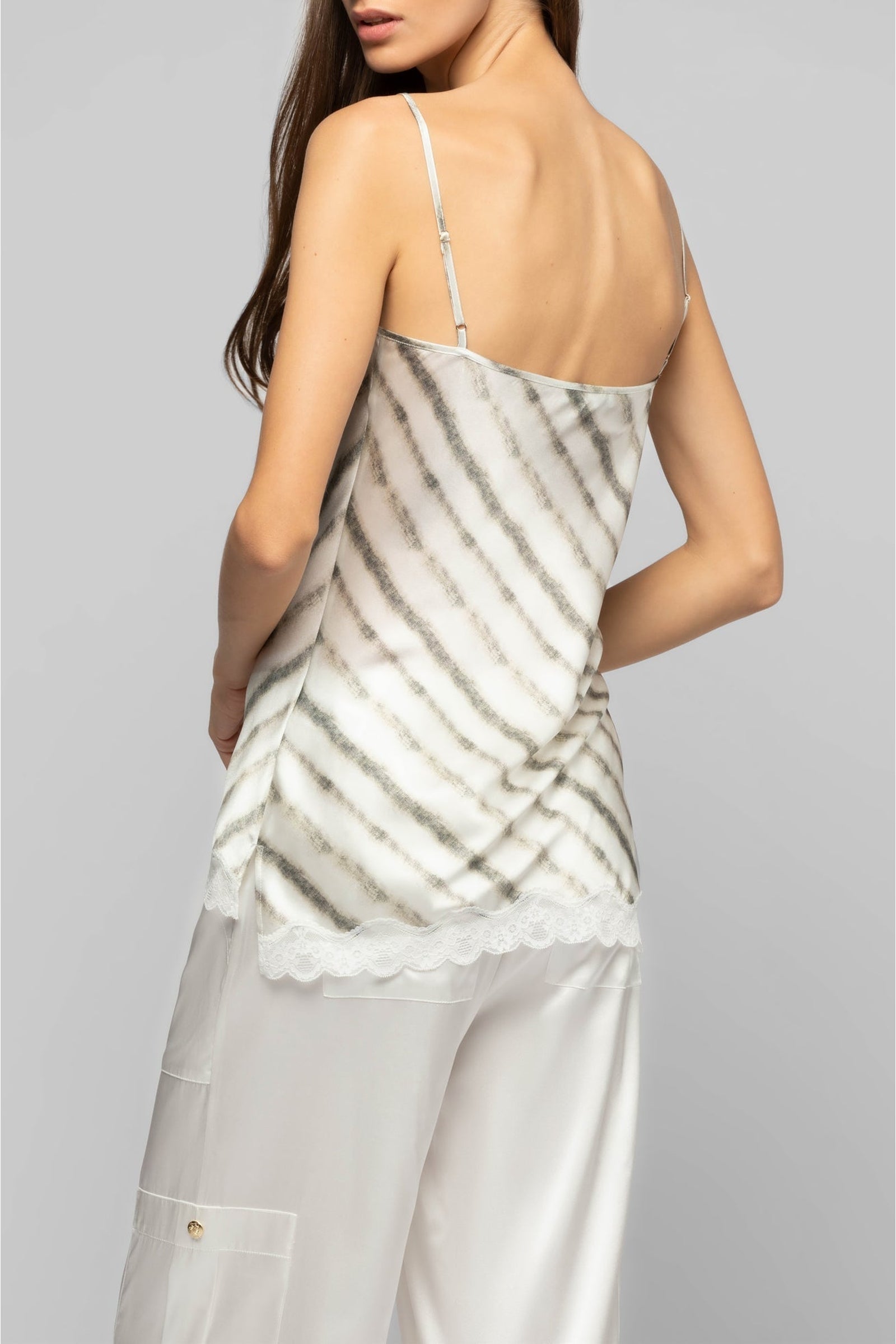 11 QTY NEW TOP AVEC DENTELLE