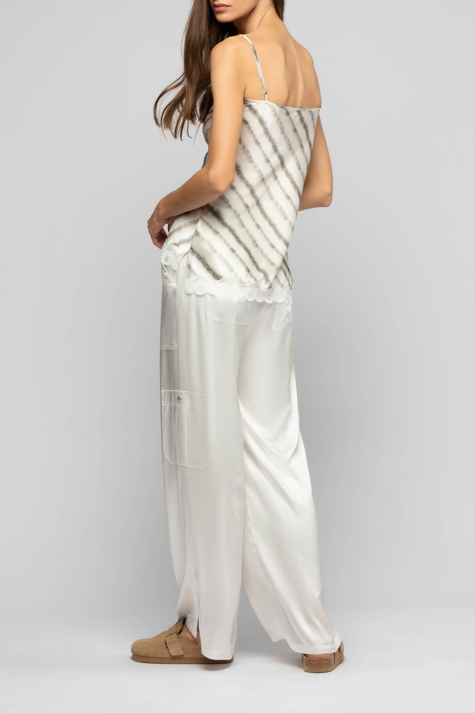 11 QTY NEW TOP AVEC DENTELLE