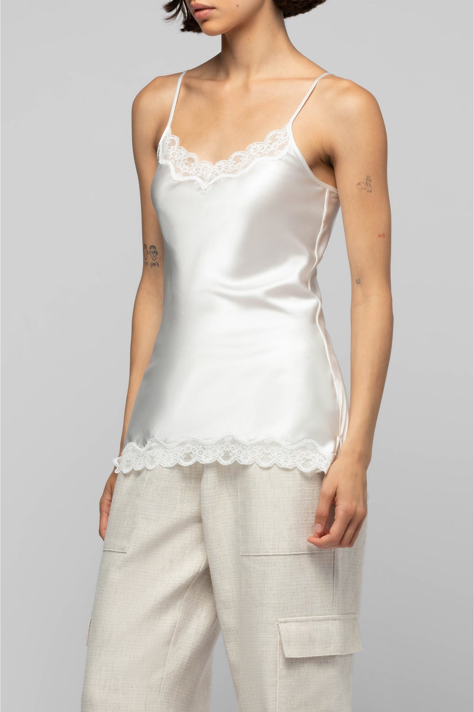 Caraco Tathenais en soie et dentelles  - White