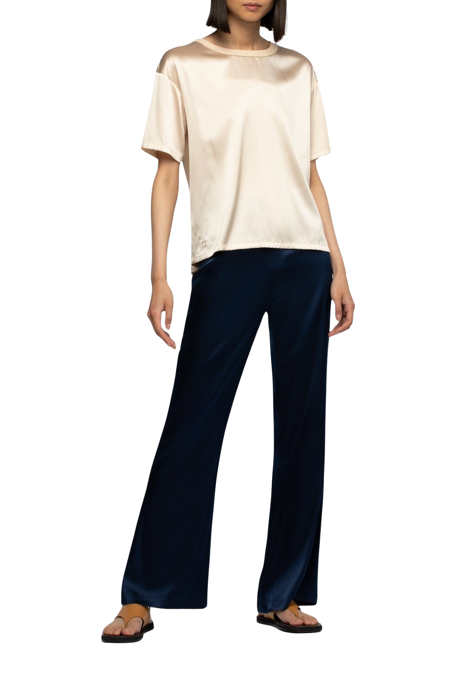 16 QTY NEW TSHIRT AVEC DETAIL EN CUIR