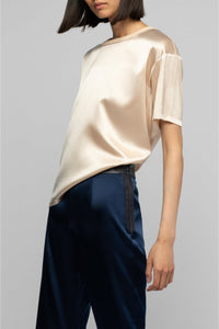 16 QTY NEW TSHIRT AVEC DETAIL EN CUIR