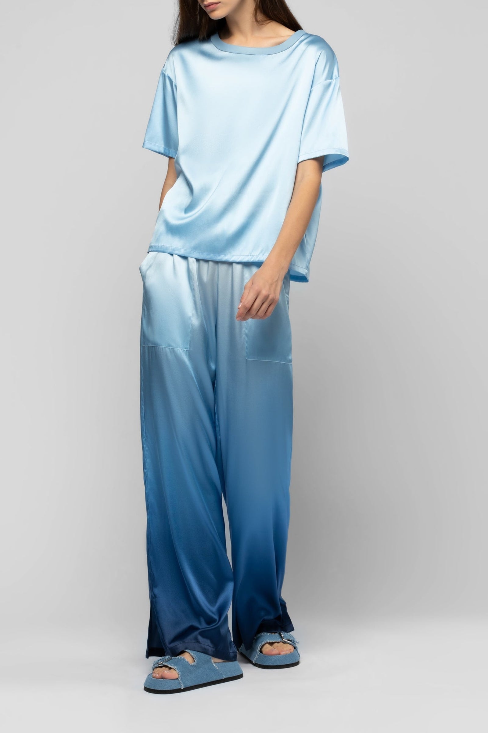 1 QTY NEW TSHIRT AVEC DETAIL EN CUIR