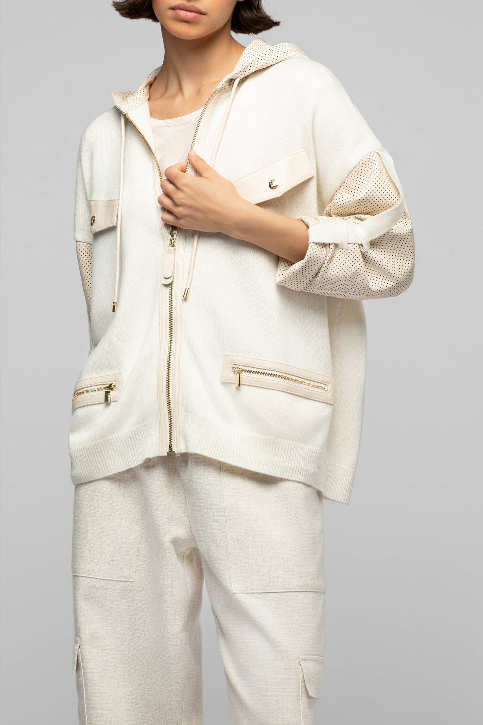 1 QTY NEW VESTE AVEC DETAILS EN CUIR