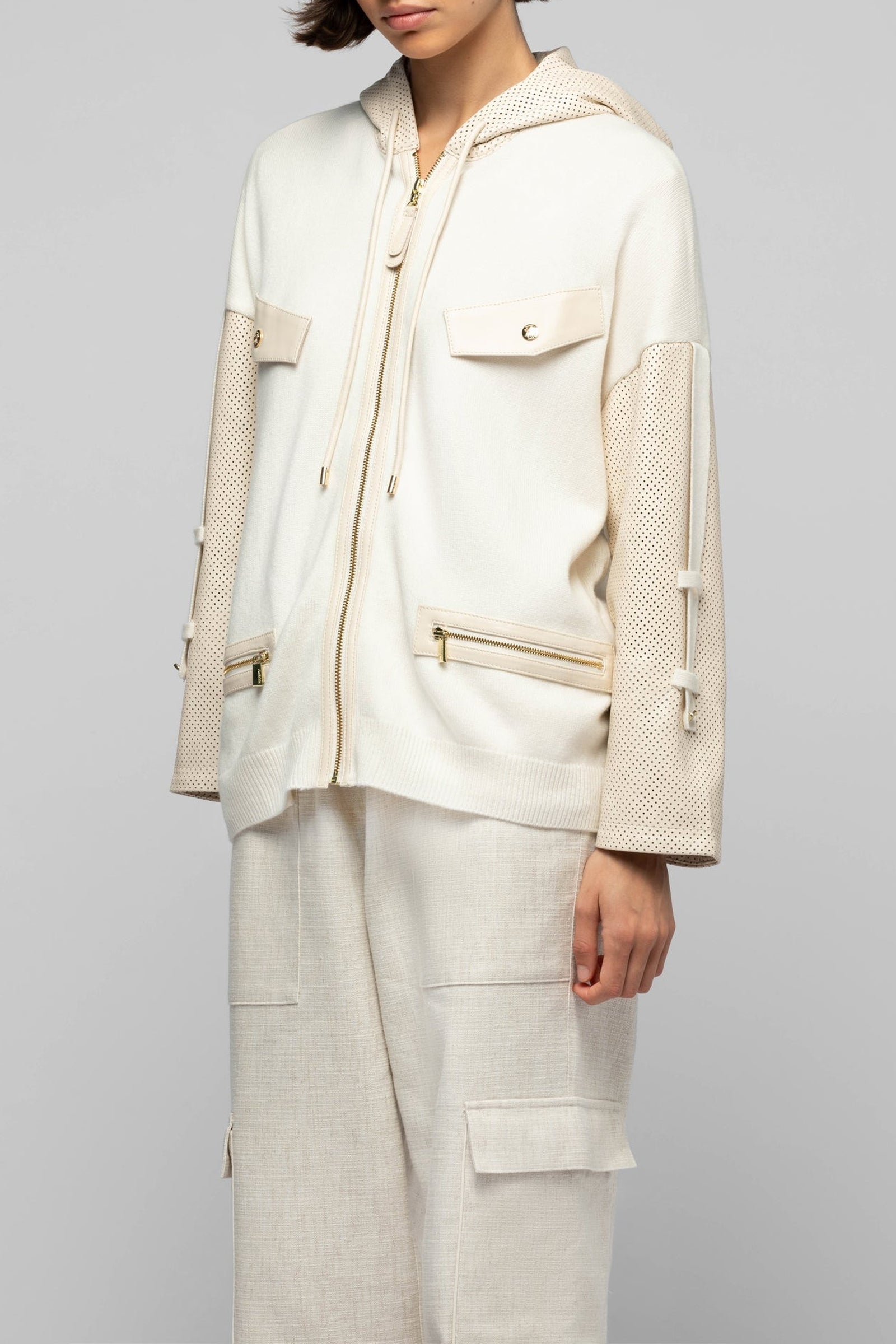 1 QTY NEW VESTE AVEC DETAILS EN CUIR