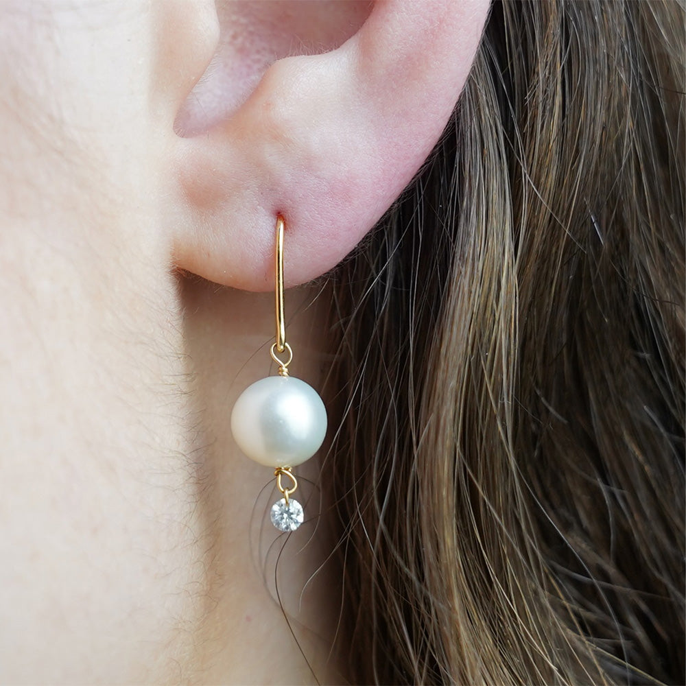 1qty RELIQUAT 250€/ QTY IN : 1-QTY OUT : 1- ST : 100% // Boucle d’oreille Perlée courte 1 diamant 1 perle -Jaune