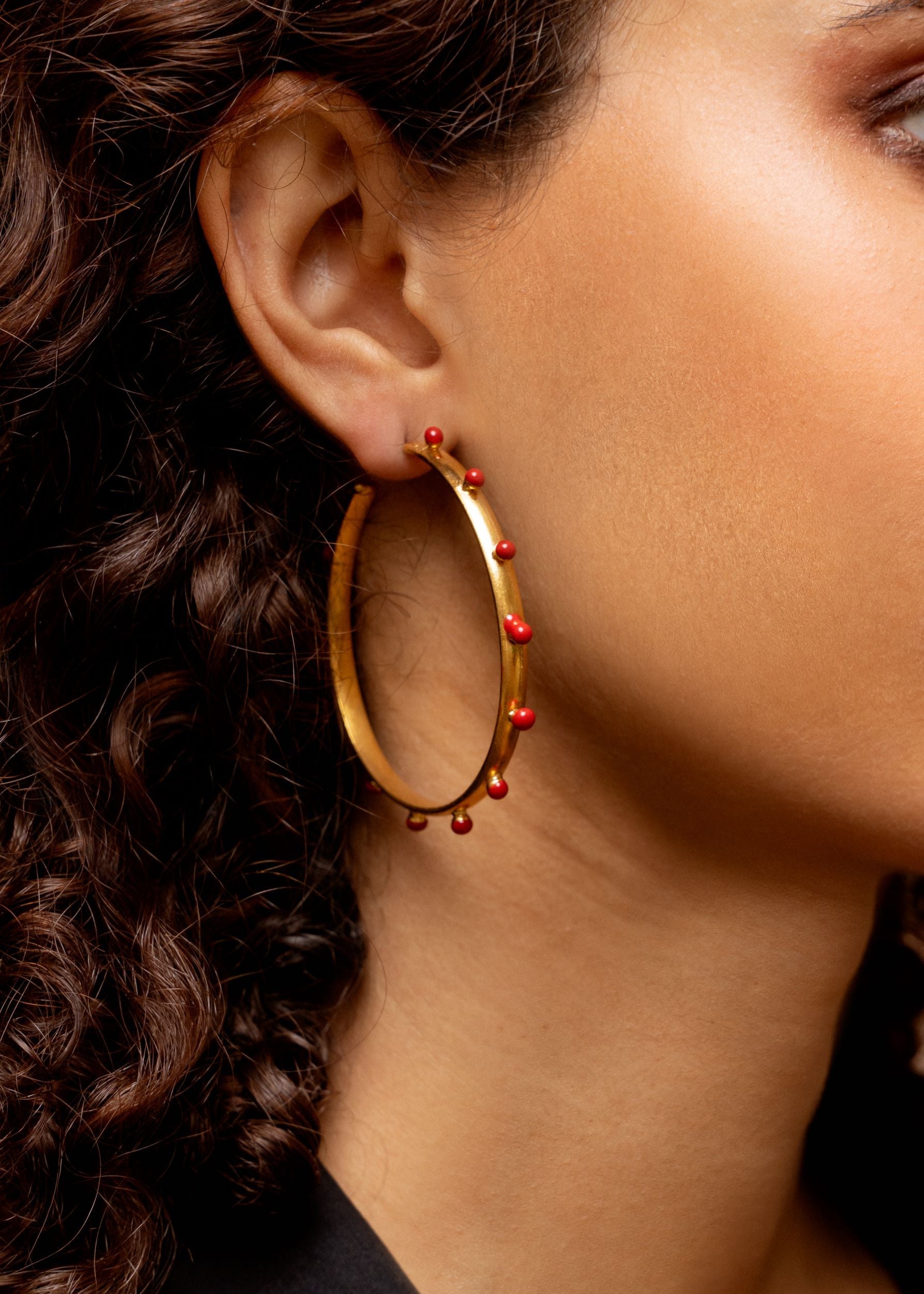 Dots gold and enamel creole earrings - Red