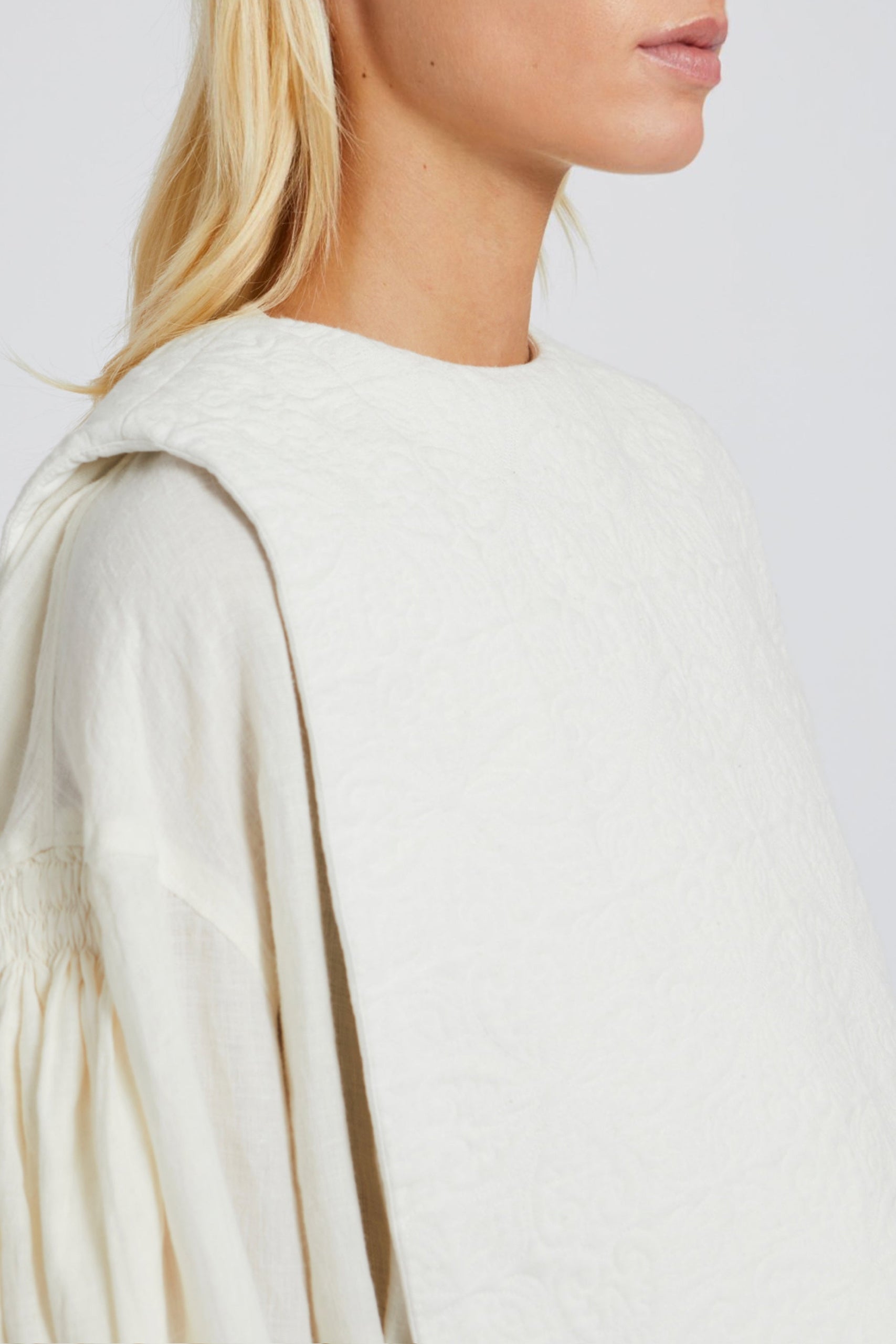 Plastron Edna brodé en lin - White