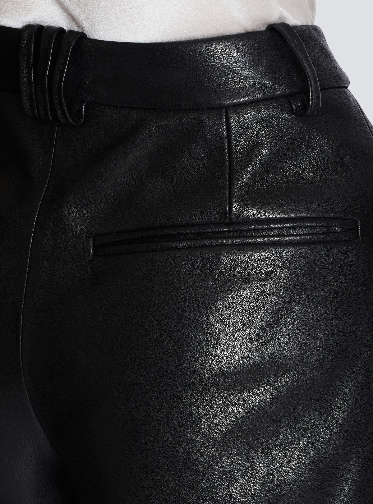 Short à plis en cuir d'agneau - Noir