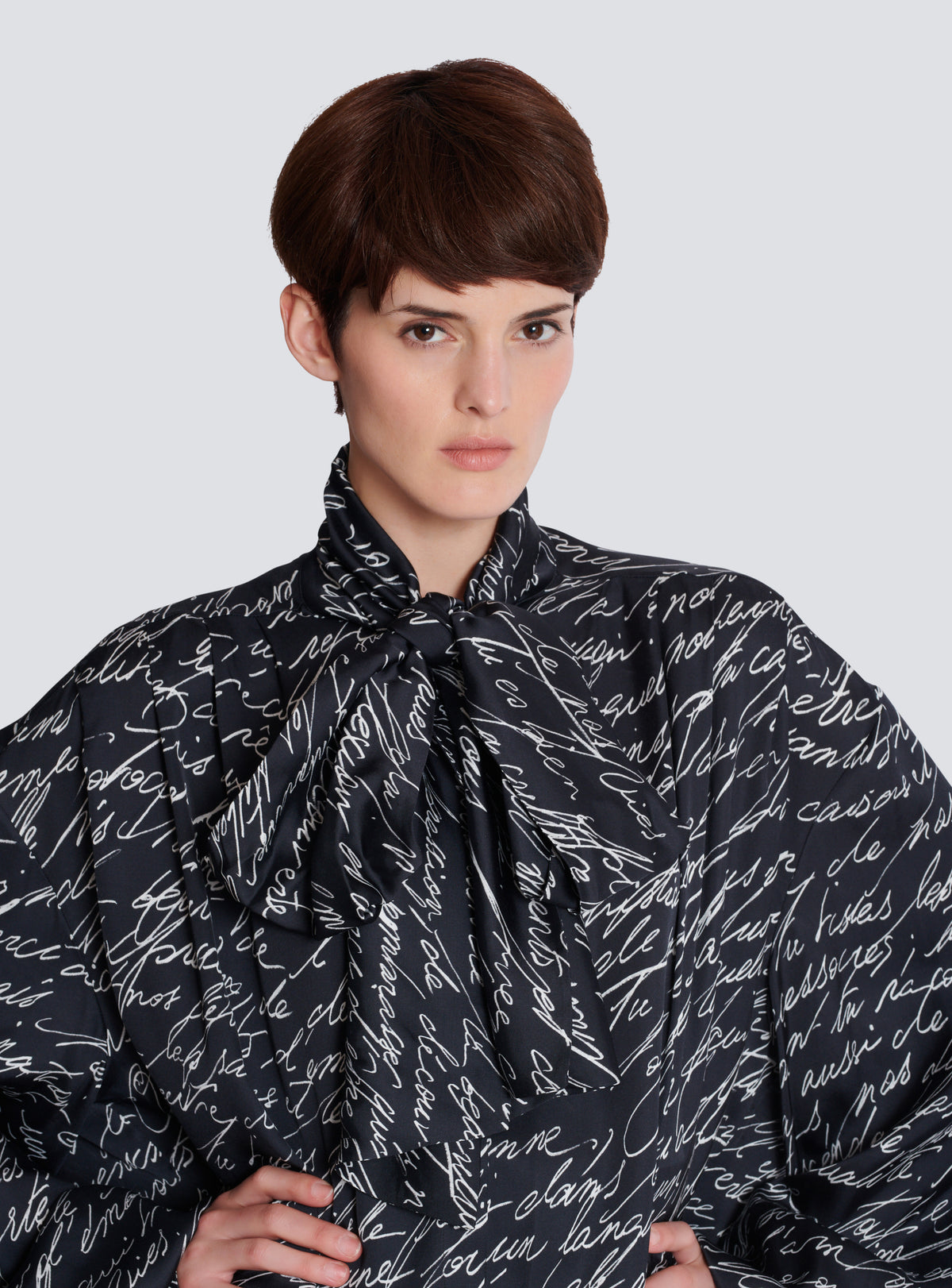 Chemise à col lavallière imprimée « lettre d'amour » - Noir & Blanc