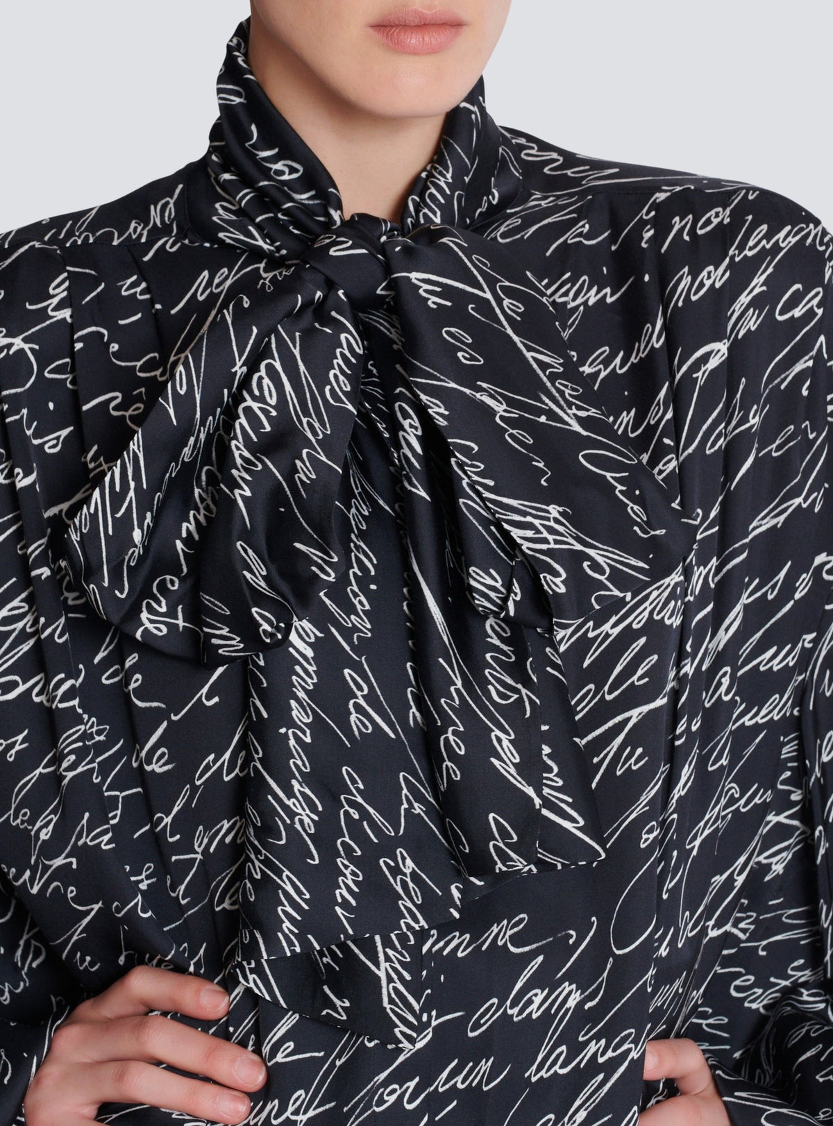 Chemise à col lavallière - Noir & Blanc