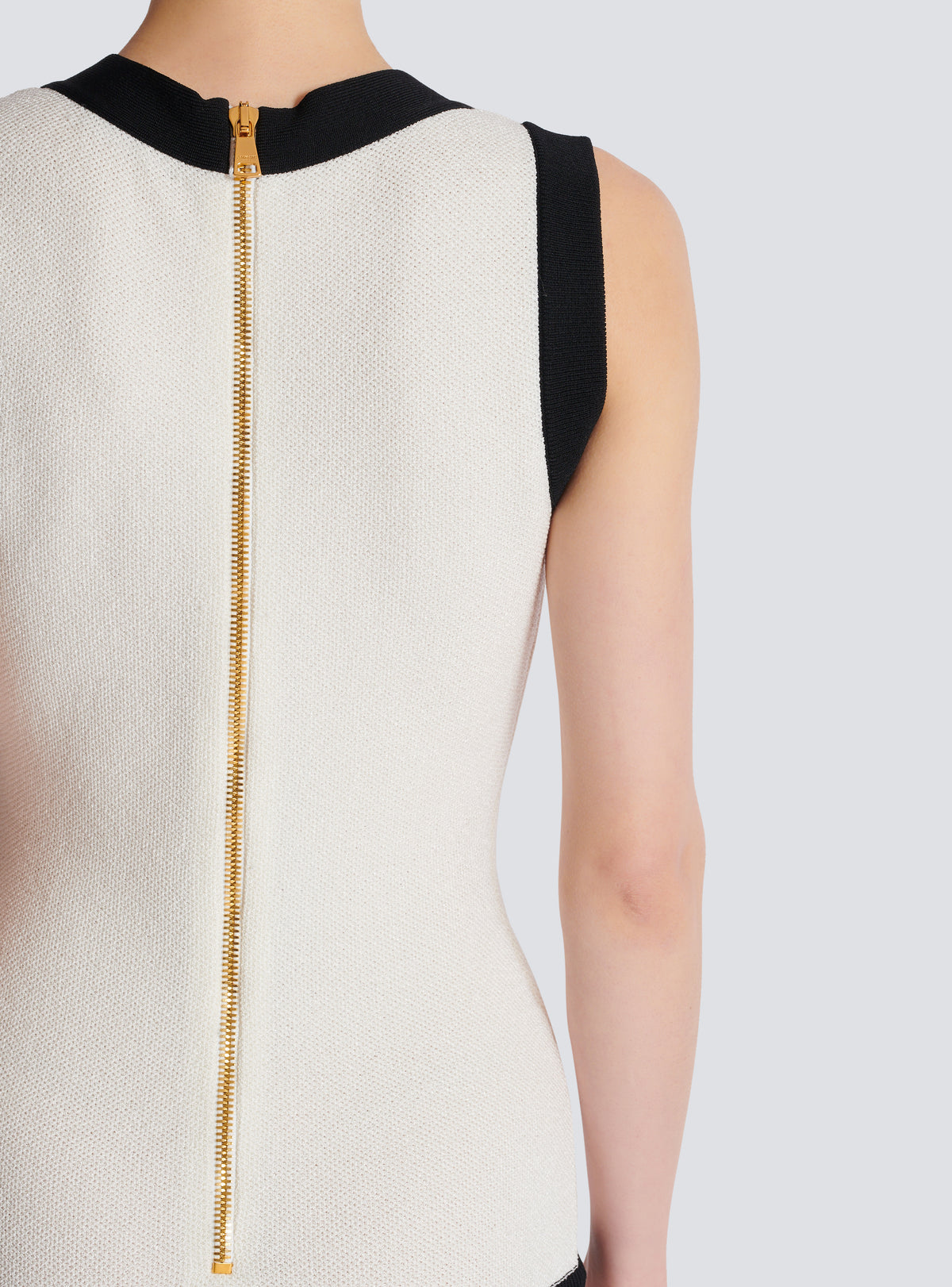Robe bicolore en maille avec gilet en trompe-l'œil - Naturel & Noir