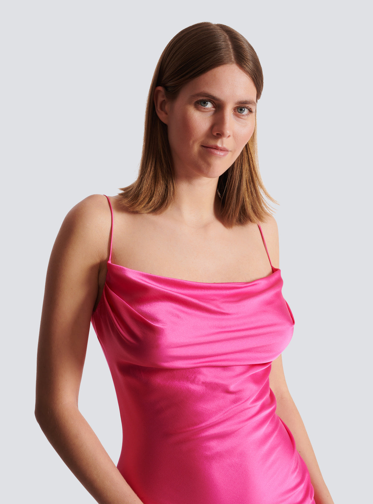 Robe fendue en satin drapé - Rose Fuchsia