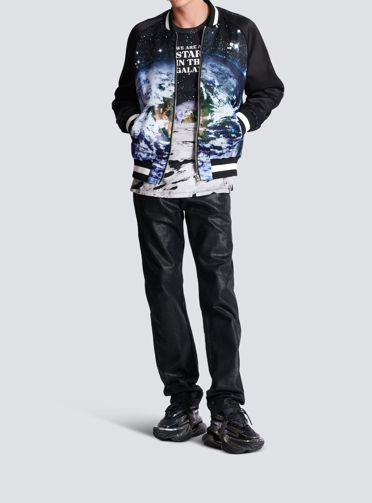 T-shirt imprimé terre et étoiles - Noir & Multicolore