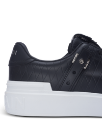 Baskets b-court b-buzz en cuir de veau embossé   - Noir & Blanc