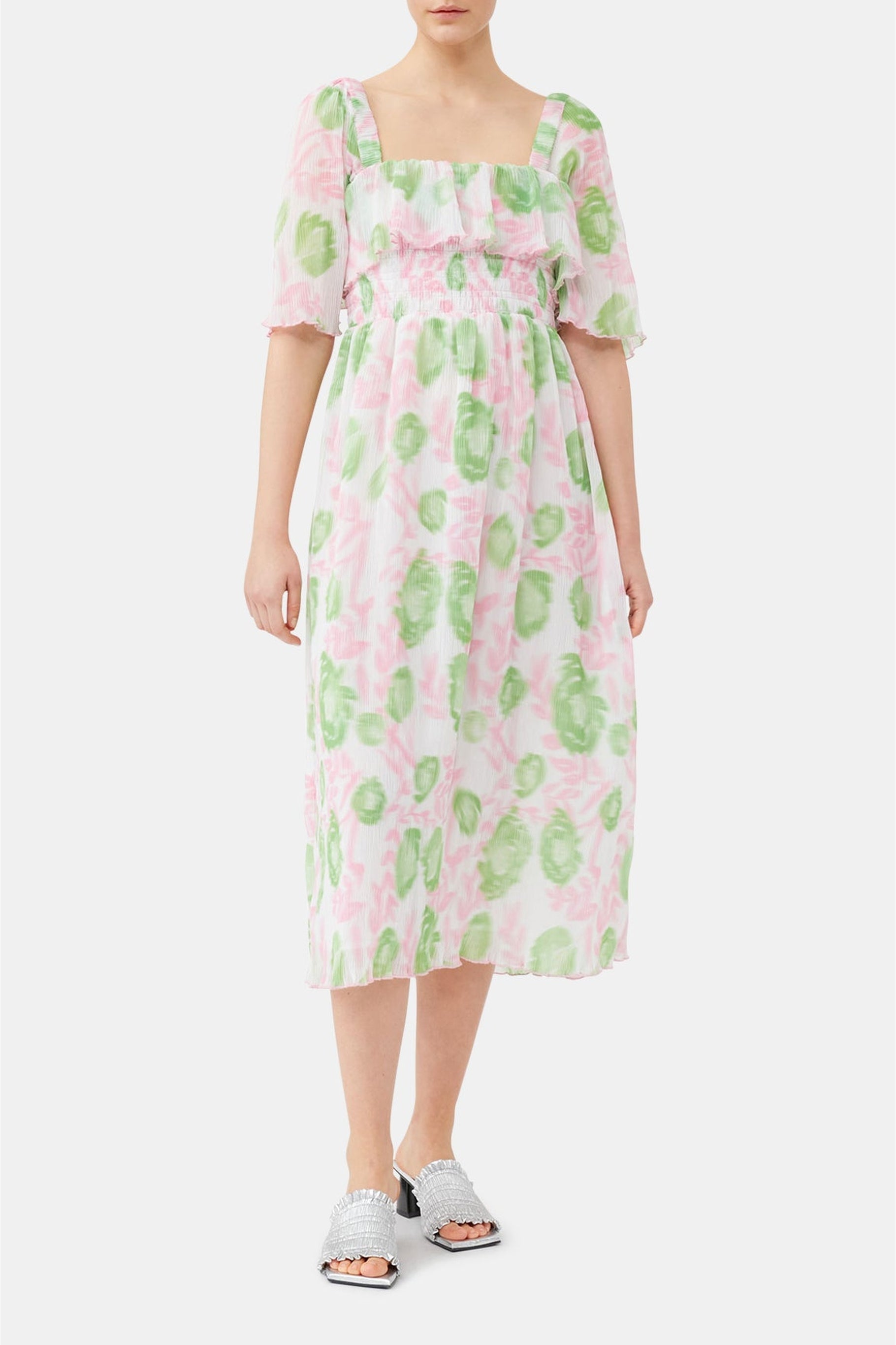 Robe midi en georgette plissée à smocks - Pink Tulle