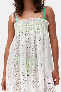 Robe courte à bretelles en broderie anglaise - Bright White