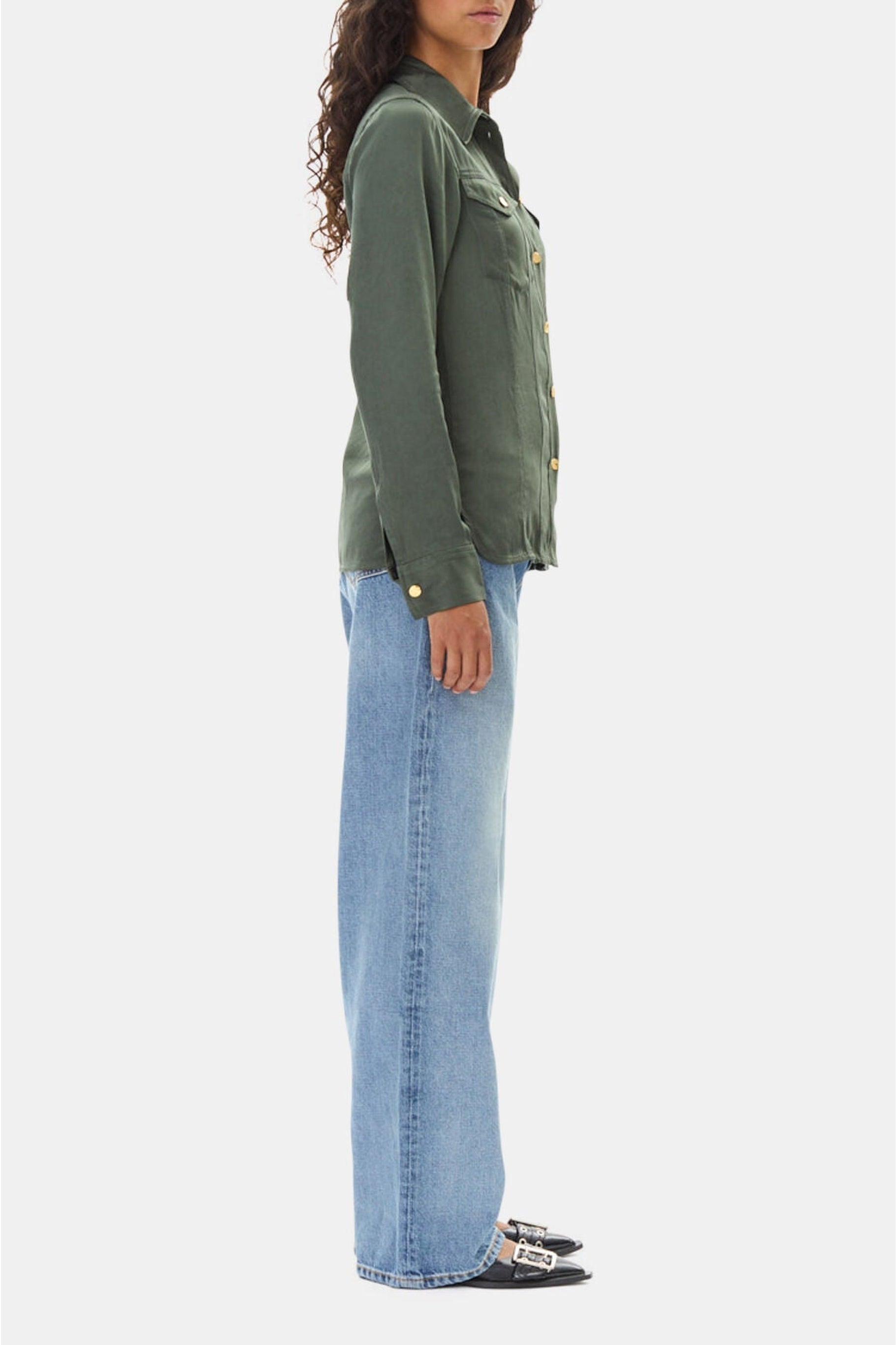 Chemise cintrée et boutonnée en satin - Climbing Ivy