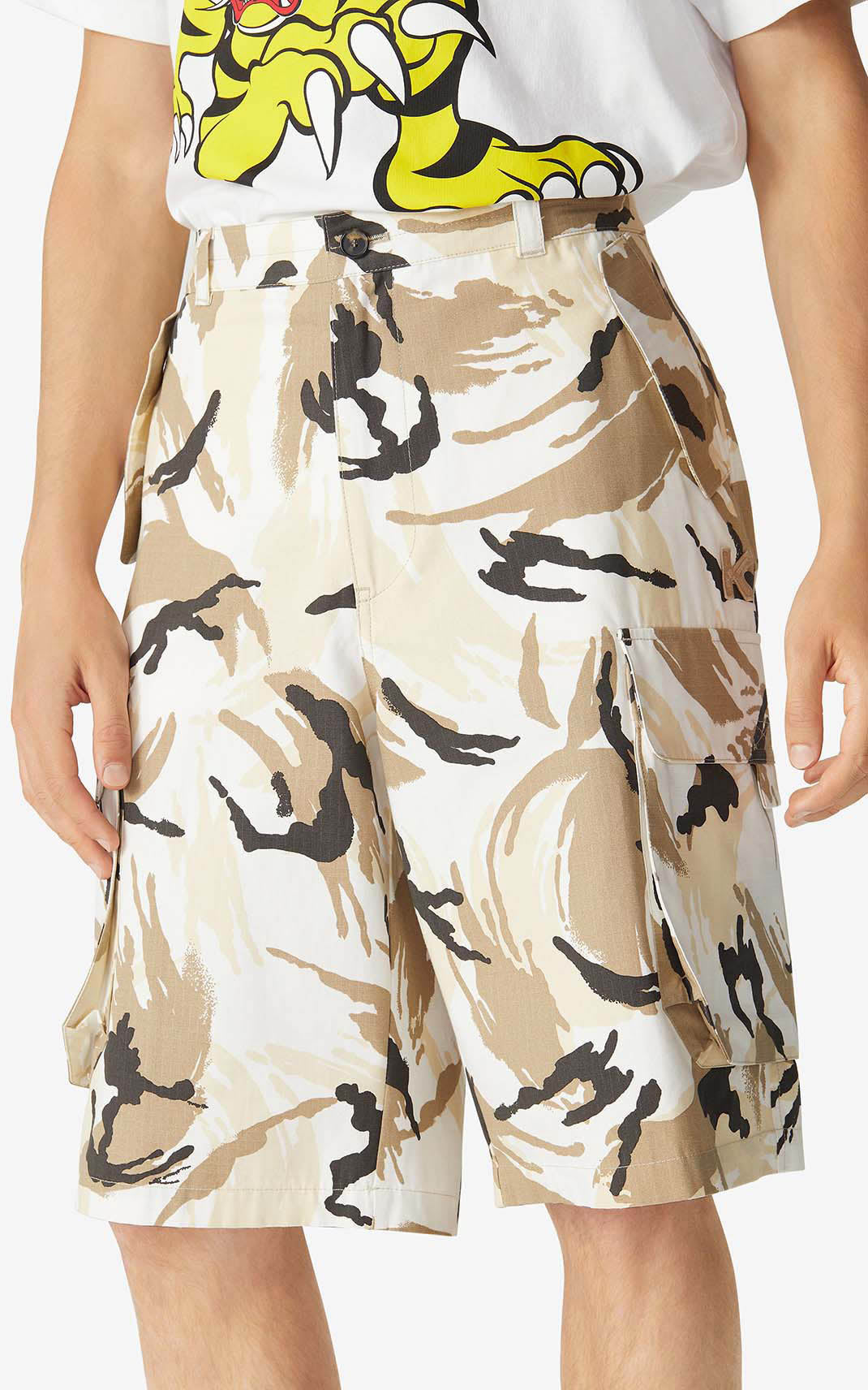 Tropic Camo cargo shorts - Off White
