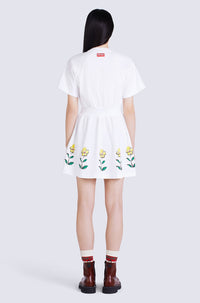 Robe T-shirt Akae Flower Field cintrée - White