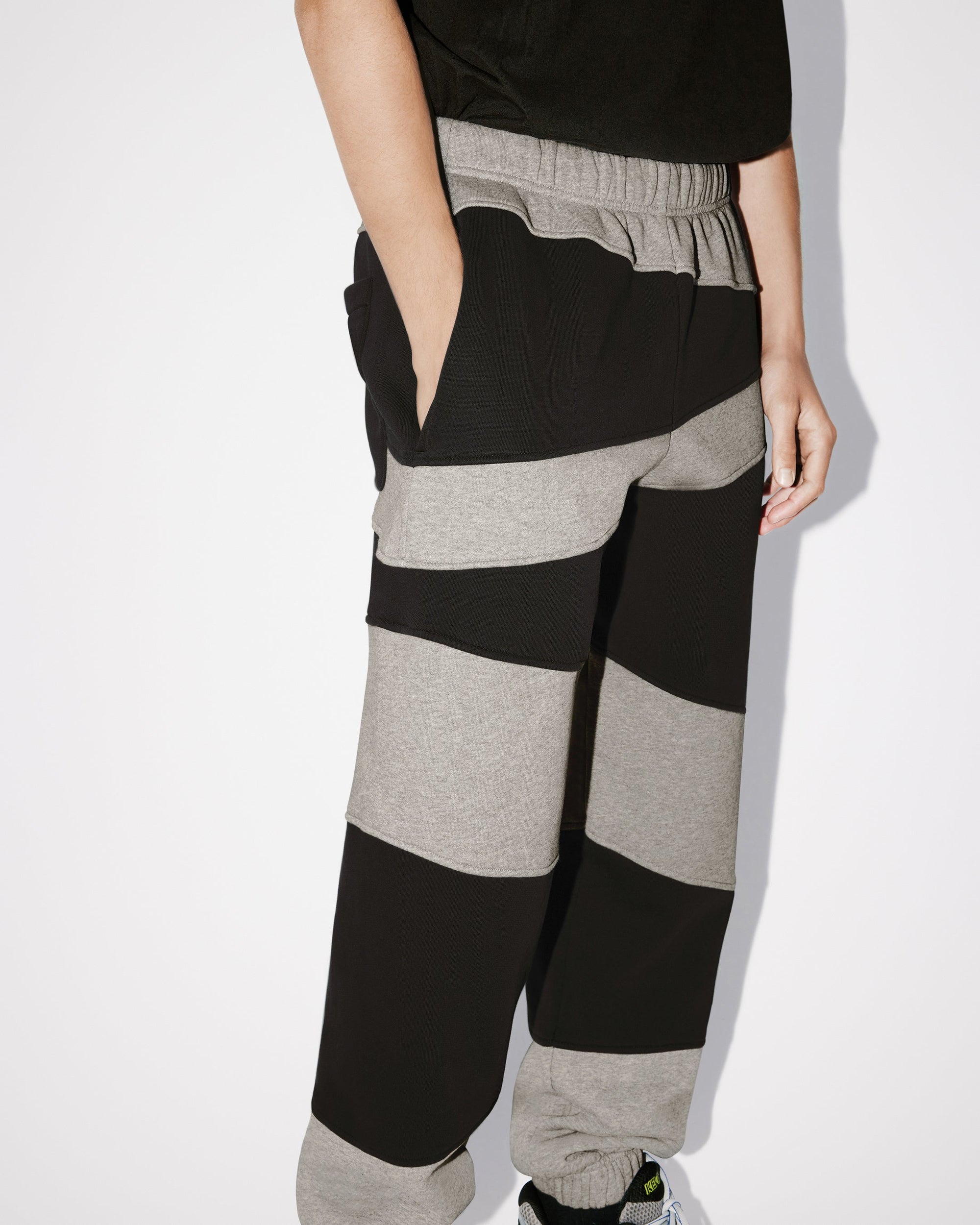 8qty DÉJÀ VU 75€ / Pants - BLACK