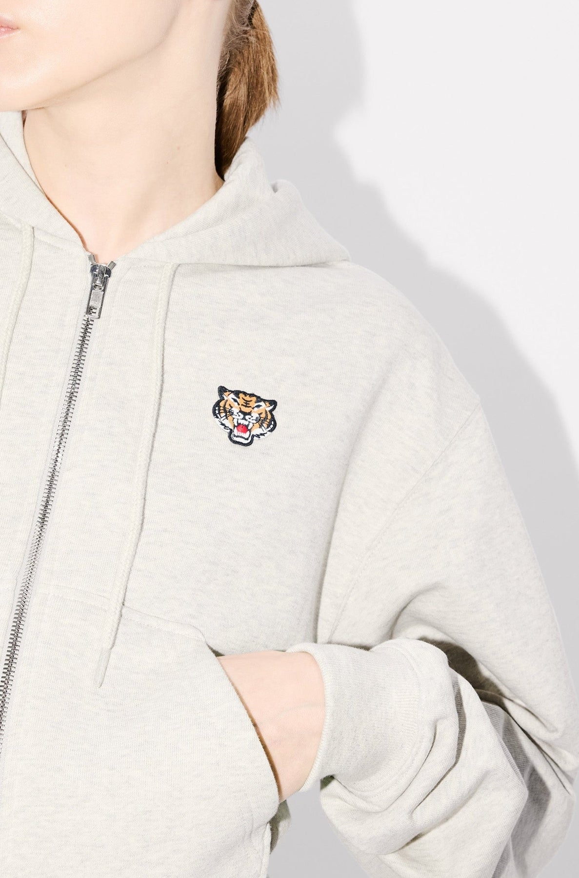 Lucky Tiger embroidered zip-up hoodie - Pale Grey