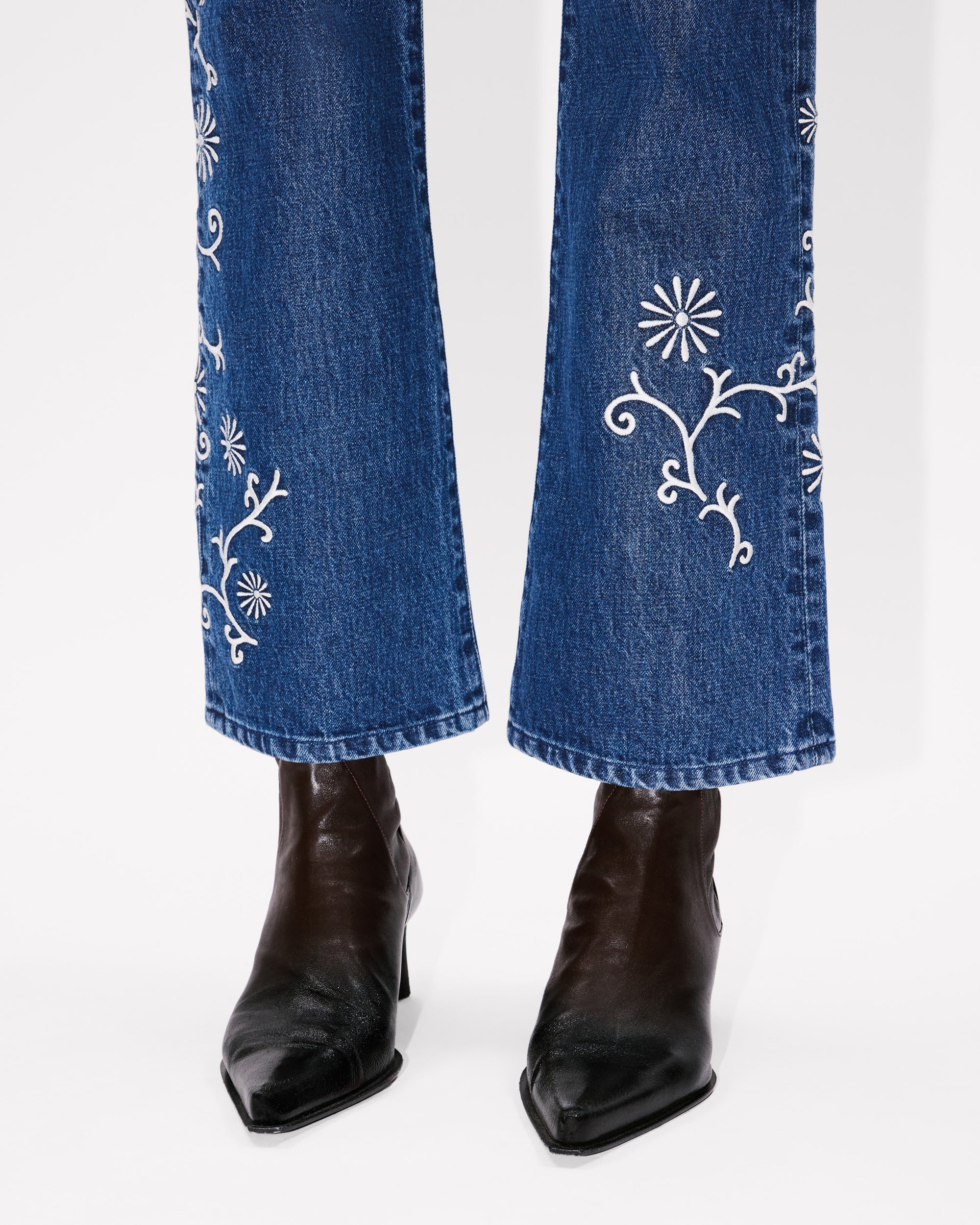 Bara Cropped Fit Jeans