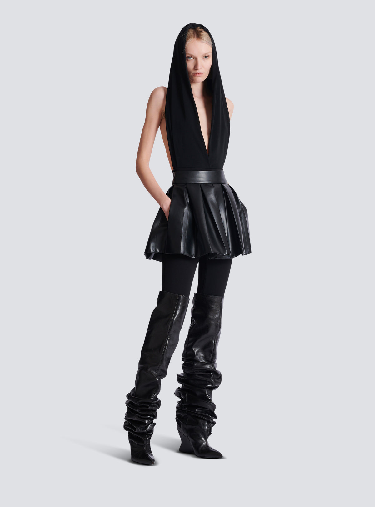 Jupe courte plissée en cuir synthétique - Noir