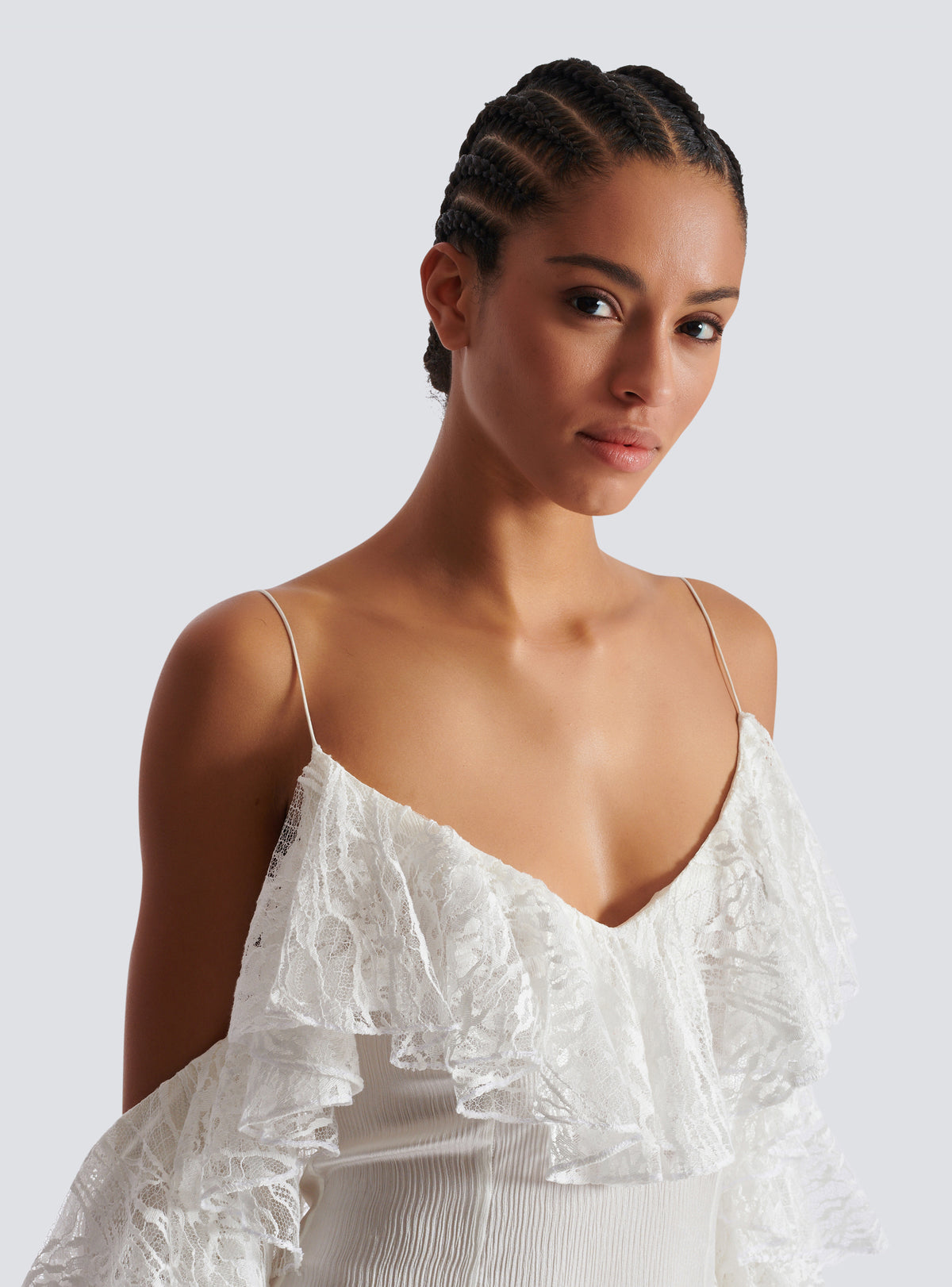 Robe fluide à volants en dentelle - Blanc & Blanc