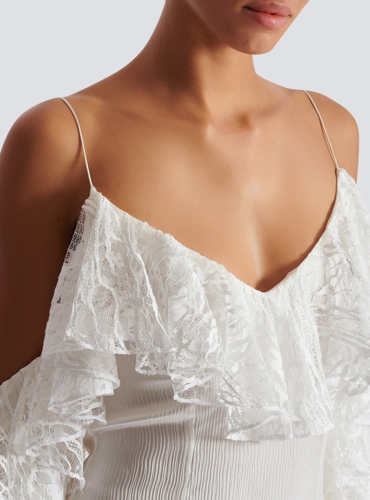 Robe courte fluide à volants en soie - Blanc & Blanc