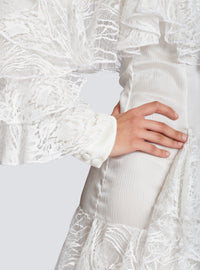 Robe fluide à volants en dentelle - Blanc & Blanc