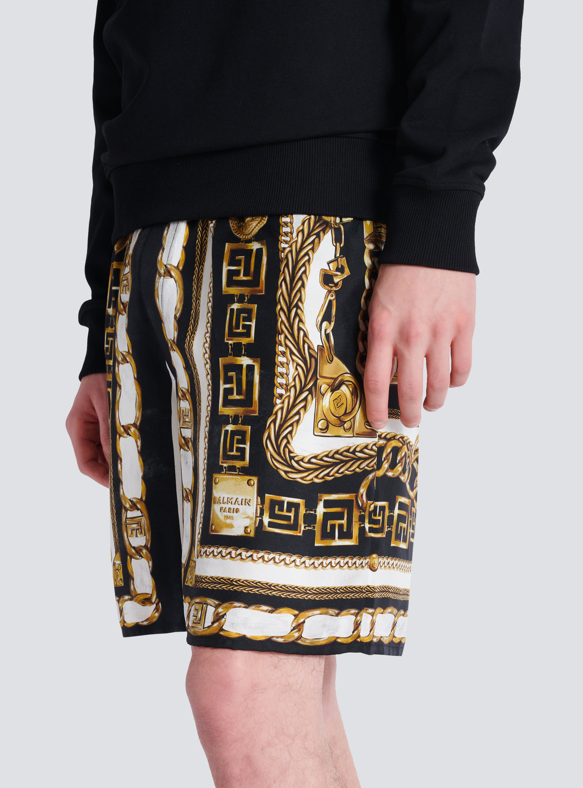 Short fluide imprimé motif foulard chaînes - Noir & Blanc & Or