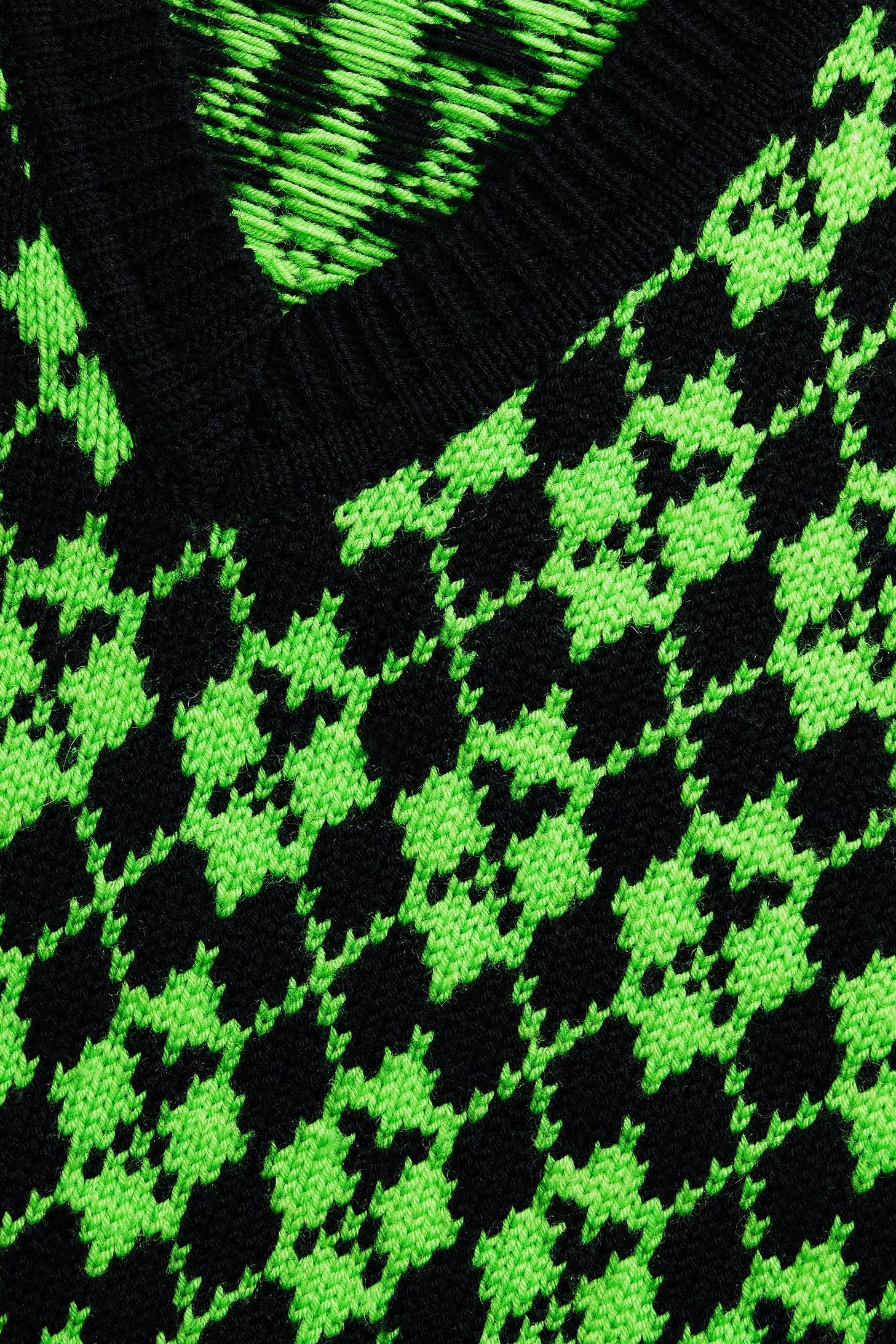 Pull jacquard col V en laine - Black & Green