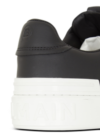 Baskets b-court en cuir de veau - Noir & Blanc