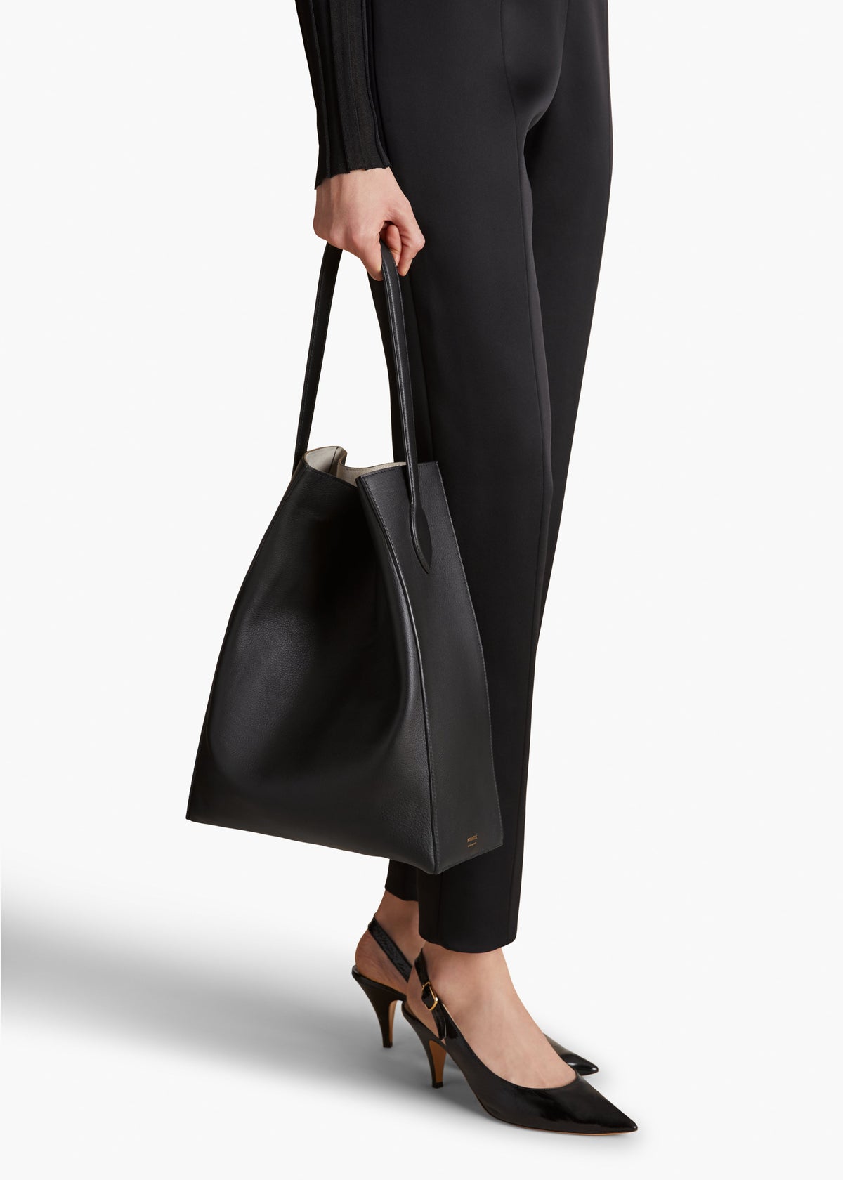 Black Frida Hobo In Black Pebbled Leather - Black