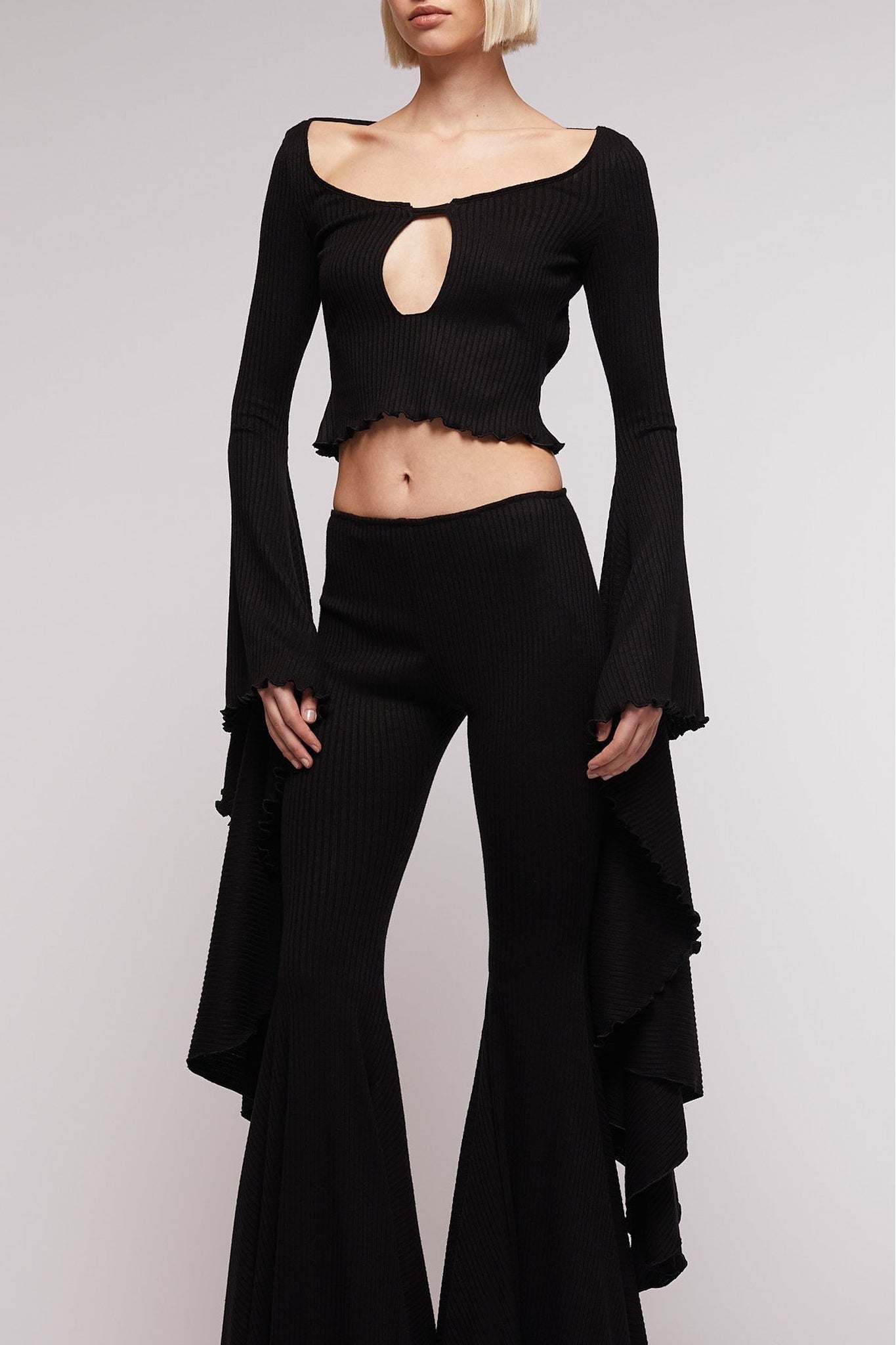 Black // Ribbed knitwear maxi sleeves top
