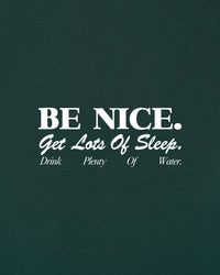 T-shirt à col rond « Be Nice » pour enfants - Vert forêt/Blanc