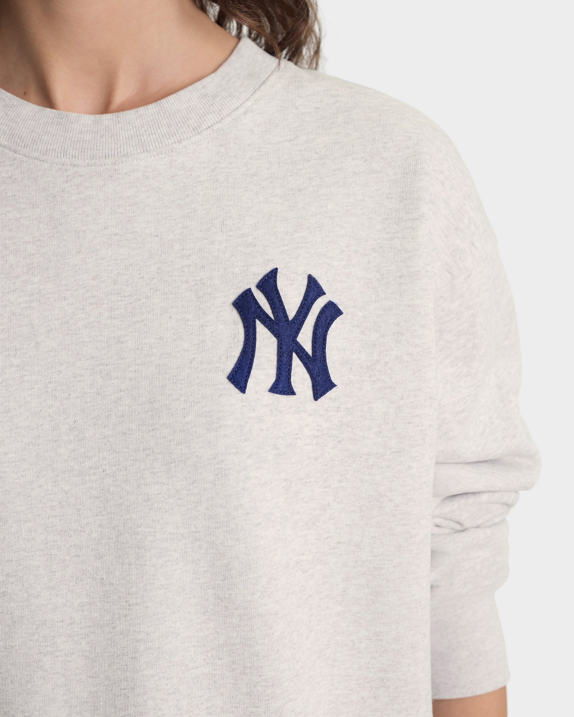 Pull à col rond Heritage Yankees Serif - Gris chiné/Bleu marine