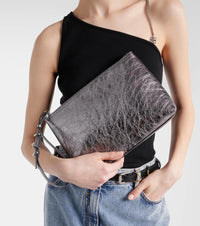 Pochette Voyou en cuir laminé - Gris Argente