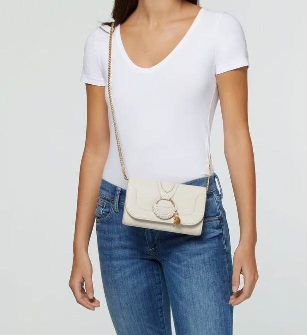 Portefeuille long à chaîne Hana en cuir - Cement Beige