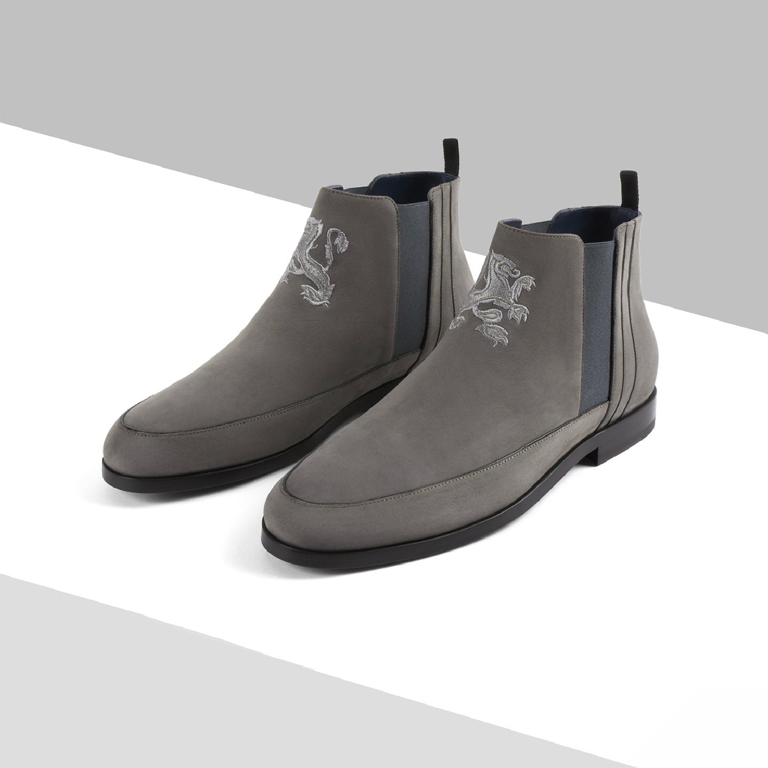 Bottines chelsea à broderie blason en daim - Gris