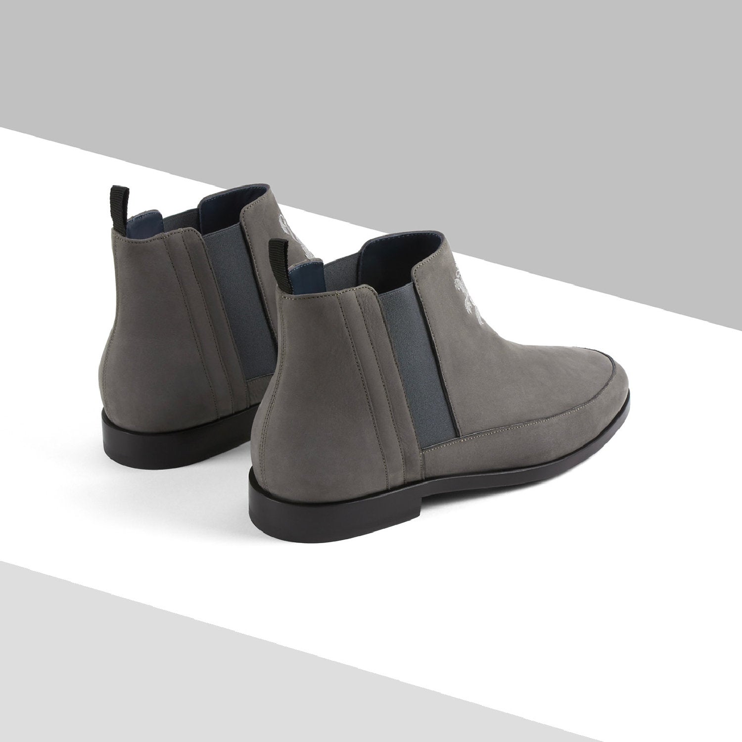 Bottines chelsea à broderie blason en daim - Gris
