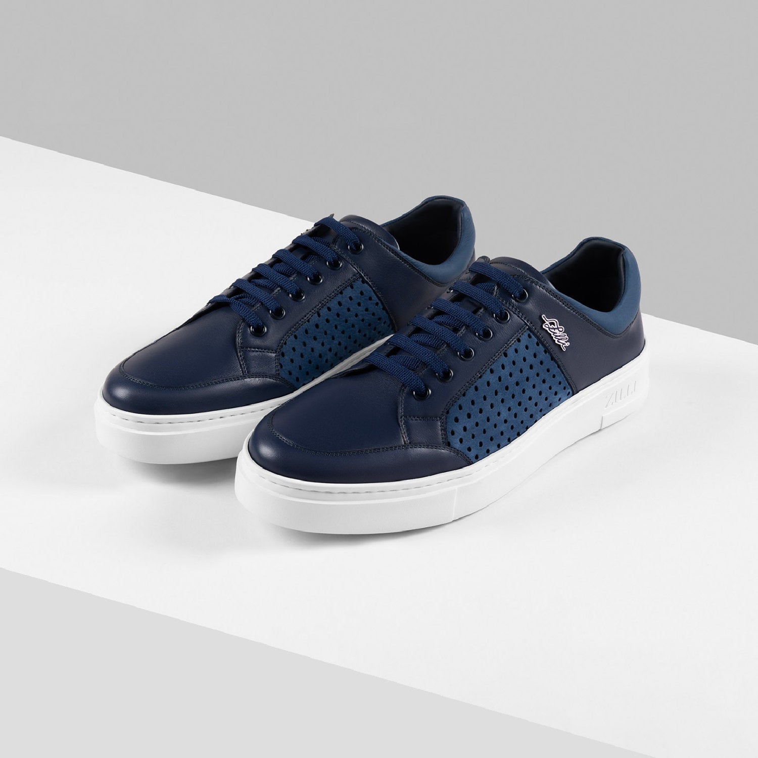 Low trainers with thick leather soles - Blue & White