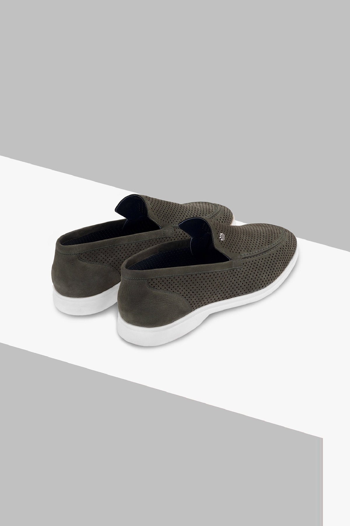 Mocassins perforés en daim - Vert & Blanc
