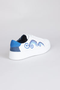 Low trainers with floral embroidery in exotic leather - White & Blue