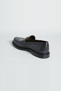 Loafers in fine leather - Black